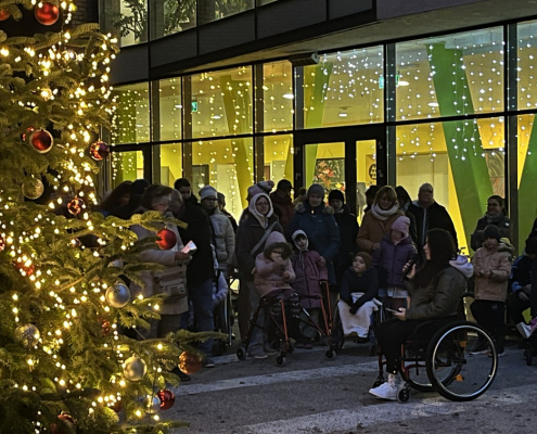 Karácsonyfa körül_2025 (1)