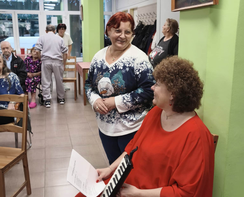 éneklés az idősek otthonában_2025 (2)