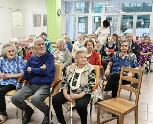 éneklés az idősek otthonában_2025 (6)